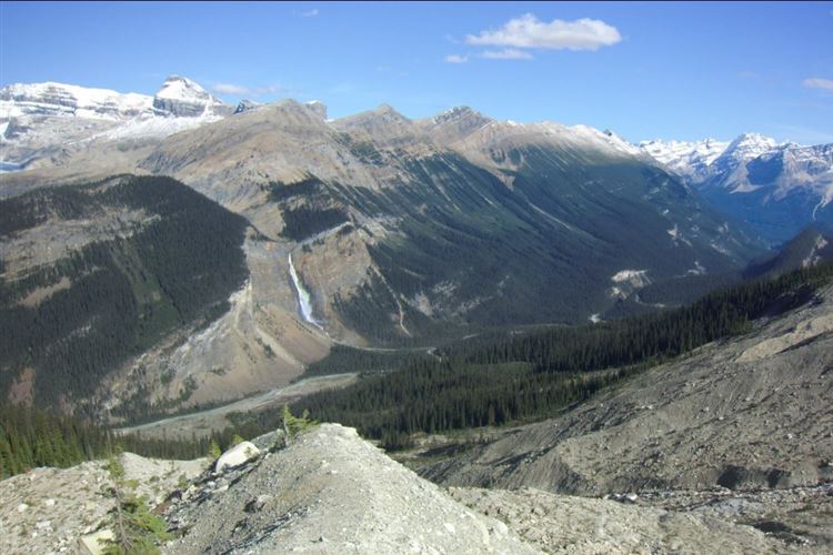 Canada Brit Col: Yoho, Iceline Trail, Takakkaw Falls from jutting point, Walkopedia